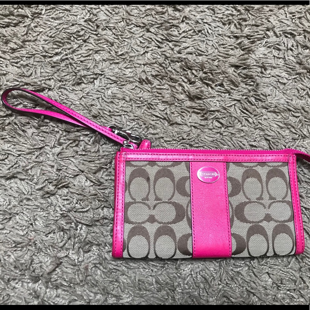 Like new Coach wallet/wristlet